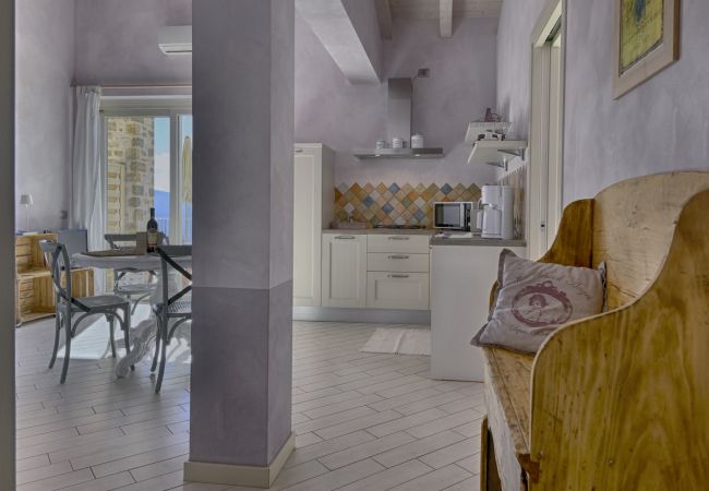 Ferienwohnung in Tignale - Borgo le Vigne, La Vendemmia mit Frühstück und Wellnesscenter - ONLY ADULTS Ferienwohnung in Tignale - Borgo le Vigne, La Vendemmia mit Frühstück und Wellnesscenter - ONLY ADULTS