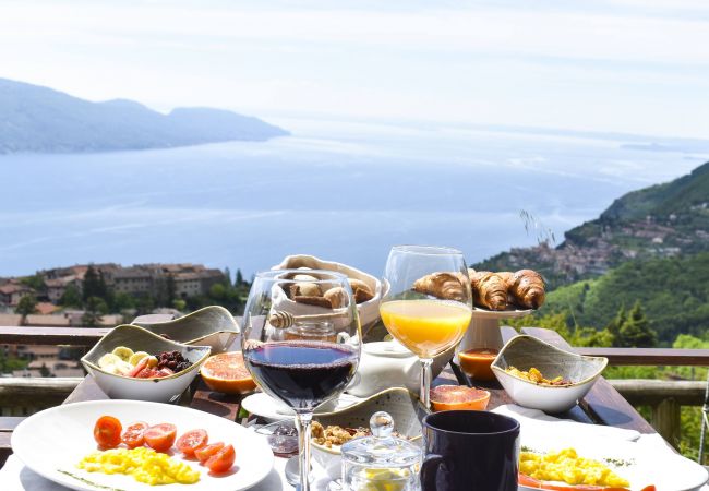 Ferienwohnung in Tignale - Borgo le Vigne, L'Uva rara  mit Frühstück und Wellnesscenter - ONLY ADULTS Ferienwohnung in Tignale - Borgo le Vigne, L'Uva rara  mit Frühstück und Wellnesscenter - ONLY ADULTS