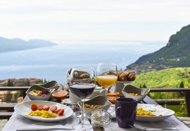 Ferienwohnung in Tignale - Borgo le Vigne, L'Uva rara  mit Frühstück und Wellnesscenter - ONLY ADULTS Ferienwohnung in Tignale - Borgo le Vigne, L'Uva rara  mit Frühstück und Wellnesscenter - ONLY ADULTS