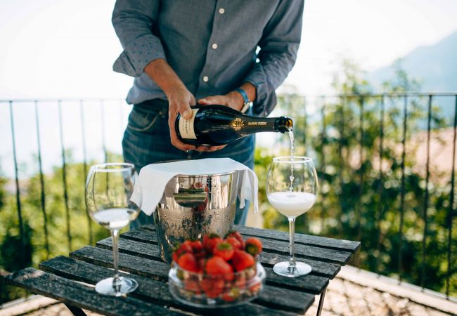 Ferienwohnung in Tignale - Borgo le Vigne, L'Uva rara  mit Frühstück und Wellnesscenter - ONLY ADULTS Ferienwohnung in Tignale - Borgo le Vigne, L'Uva rara  mit Frühstück und Wellnesscenter - ONLY ADULTS