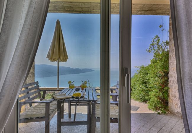 Ferienwohnung in Tignale - Borgo le Vigne, L'Uva rara  mit Frühstück und Wellnesscenter - ONLY ADULTS Ferienwohnung in Tignale - Borgo le Vigne, L'Uva rara  mit Frühstück und Wellnesscenter - ONLY ADULTS