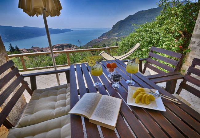 Ferienwohnung in Tignale - Borgo le Vigne, L'Uva rara  mit Frühstück und Wellnesscenter - ONLY ADULTS Ferienwohnung in Tignale - Borgo le Vigne, L'Uva rara  mit Frühstück und Wellnesscenter - ONLY ADULTS