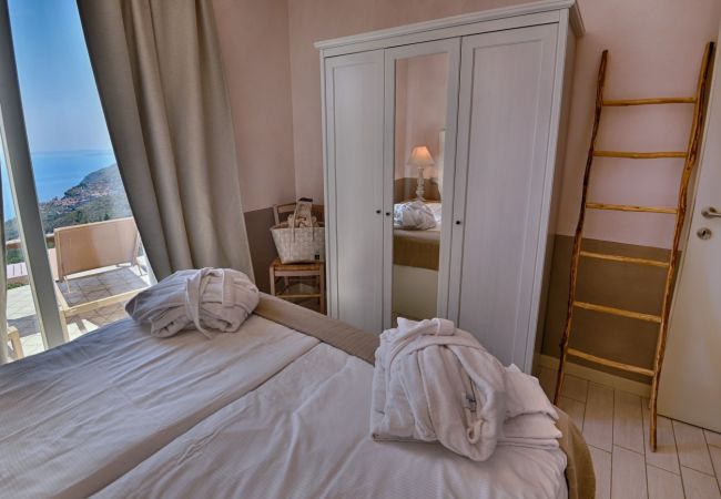 Ferienwohnung in Tignale - Borgo le Vigne, L'Uva rara  mit Frühstück und Wellnesscenter - ONLY ADULTS Ferienwohnung in Tignale - Borgo le Vigne, L'Uva rara  mit Frühstück und Wellnesscenter - ONLY ADULTS