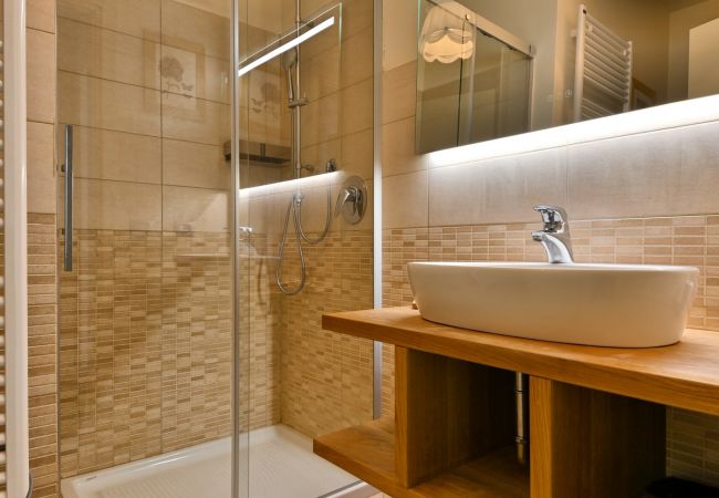 Ferienwohnung in Tignale - Borgo le Vigne, L'Uva rara  mit Frühstück und Wellnesscenter - ONLY ADULTS Ferienwohnung in Tignale - Borgo le Vigne, L'Uva rara  mit Frühstück und Wellnesscenter - ONLY ADULTS