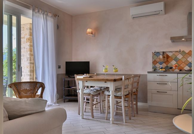 Ferienwohnung in Tignale - Borgo le Vigne, L'Uva rara  mit Frühstück und Wellnesscenter - ONLY ADULTS Ferienwohnung in Tignale - Borgo le Vigne, L'Uva rara  mit Frühstück und Wellnesscenter - ONLY ADULTS