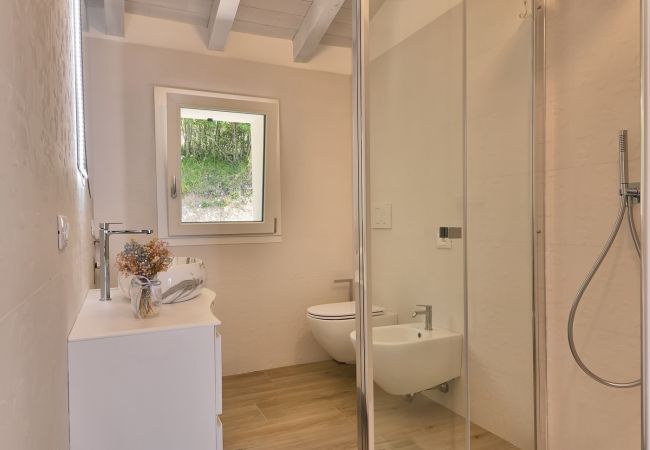Villa in Tignale - Villa Pineta - Theater Home, mit Seeblick, wunderschönem Pool und ideal für Familien Villa in Tignale - Villa Pineta - Theater Home, mit Seeblick, wunderschönem Pool und ideal für Familien