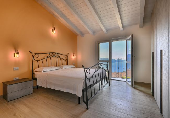 Villa in Tignale - Villa Pineta - Theater Home, mit Seeblick, wunderschönem Pool und ideal für Familien Villa in Tignale - Villa Pineta - Theater Home, mit Seeblick, wunderschönem Pool und ideal für Familien