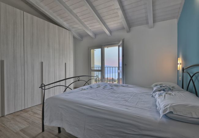 Villa in Tignale - Villa Pineta - Theater Home, mit Seeblick, wunderschönem Pool und ideal für Familien Villa in Tignale - Villa Pineta - Theater Home, mit Seeblick, wunderschönem Pool und ideal für Familien