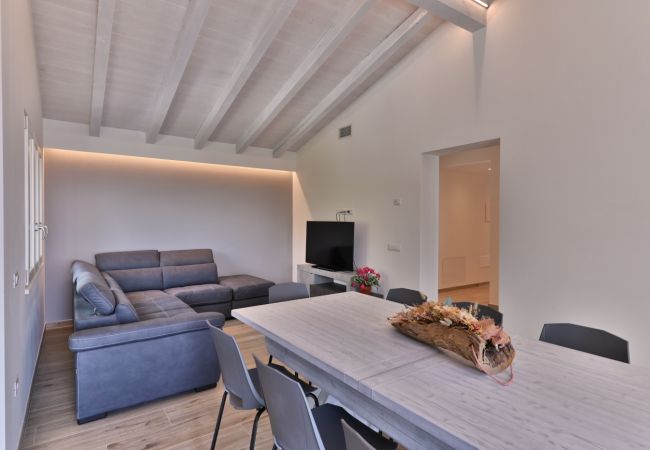 Villa in Tignale - Villa Pineta - Theater Home, mit Seeblick, wunderschönem Pool und ideal für Familien Villa in Tignale - Villa Pineta - Theater Home, mit Seeblick, wunderschönem Pool und ideal für Familien