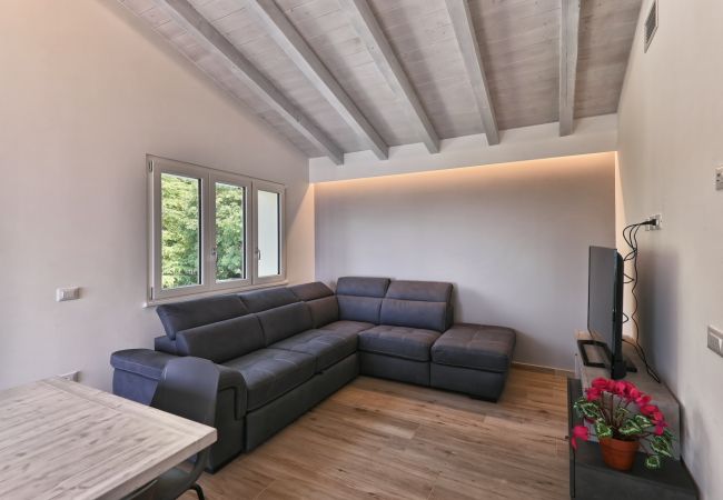 Villa in Tignale - Villa Pineta - Theater Home, mit Seeblick, wunderschönem Pool und ideal für Familien Villa in Tignale - Villa Pineta - Theater Home, mit Seeblick, wunderschönem Pool und ideal für Familien