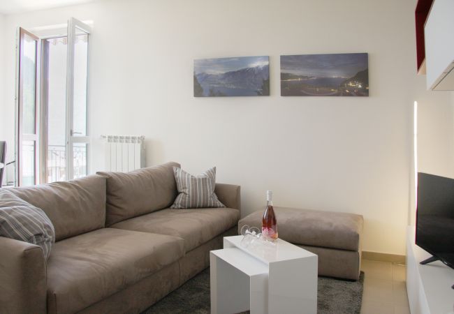 Ferienwohnung in Tignale - Mandorla - Theater Home,  neben das Zentrum mit Seeblick Ferienwohnung in Tignale - Mandorla - Theater Home,  neben das Zentrum mit Seeblick