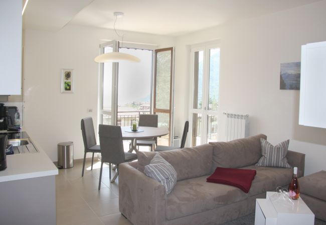 Ferienwohnung in Tignale - Mandorla - Theater Home,  neben das Zentrum mit Seeblick Ferienwohnung in Tignale - Mandorla - Theater Home,  neben das Zentrum mit Seeblick