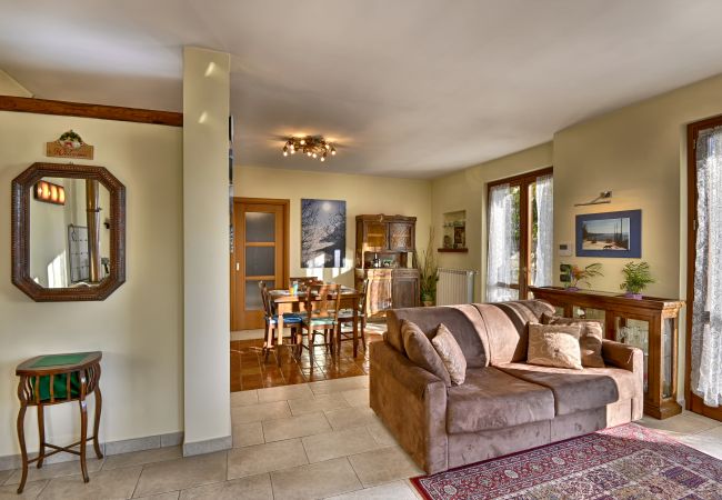 Ferienwohnung in Tignale - Villa Ornella - Belvedere Theater Home, im historischem Zentrum mit wunderschönem Seeblick Ferienwohnung in Tignale - Villa Ornella - Belvedere Theater Home, im historischem Zentrum mit wunderschönem Seeblick