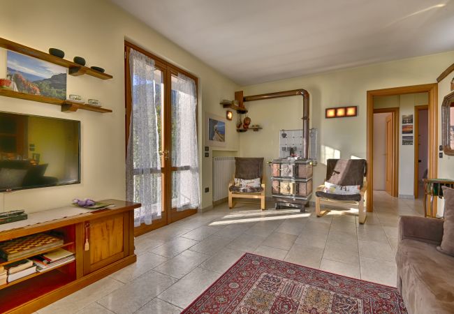 Ferienwohnung in Tignale - Villa Ornella - Belvedere Theater Home, im historischem Zentrum mit wunderschönem Seeblick Ferienwohnung in Tignale - Villa Ornella - Belvedere Theater Home, im historischem Zentrum mit wunderschönem Seeblick