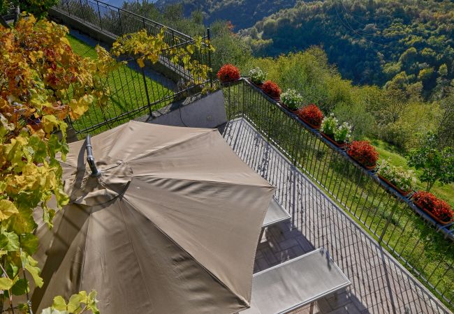 Ferienwohnung in Tignale - Villa Ornella - Belvedere Theater Home, im historischem Zentrum mit wunderschönem Seeblick Ferienwohnung in Tignale - Villa Ornella - Belvedere Theater Home, im historischem Zentrum mit wunderschönem Seeblick