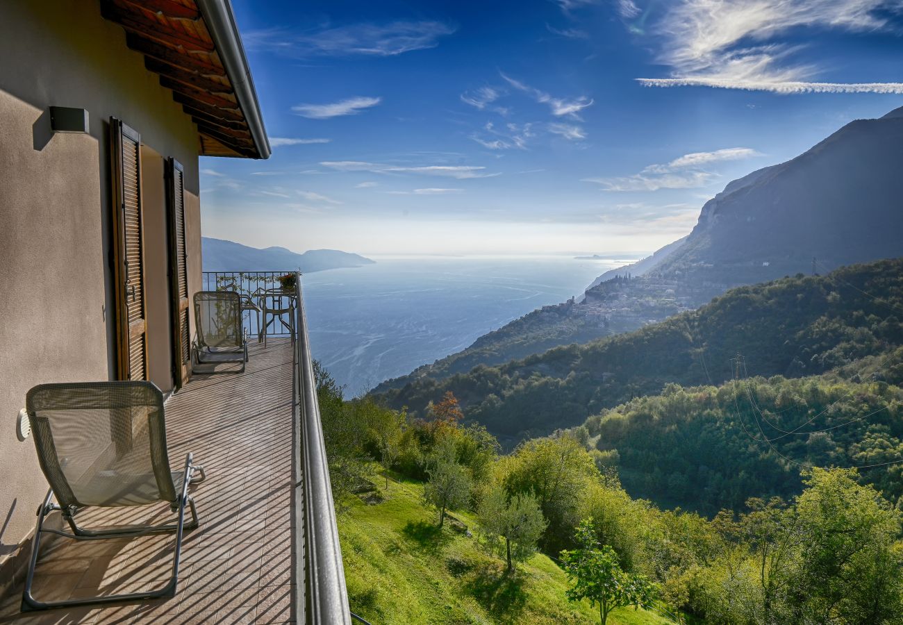 Ferienwohnung in Tignale - Villa Ornella - La Terrazza Theater Home, im historischem Zentrum mit wunderschönem Seeblick Ferienwohnung in Tignale - Villa Ornella - La Terrazza Theater Home, im historischem Zentrum mit wunderschönem Seeblick