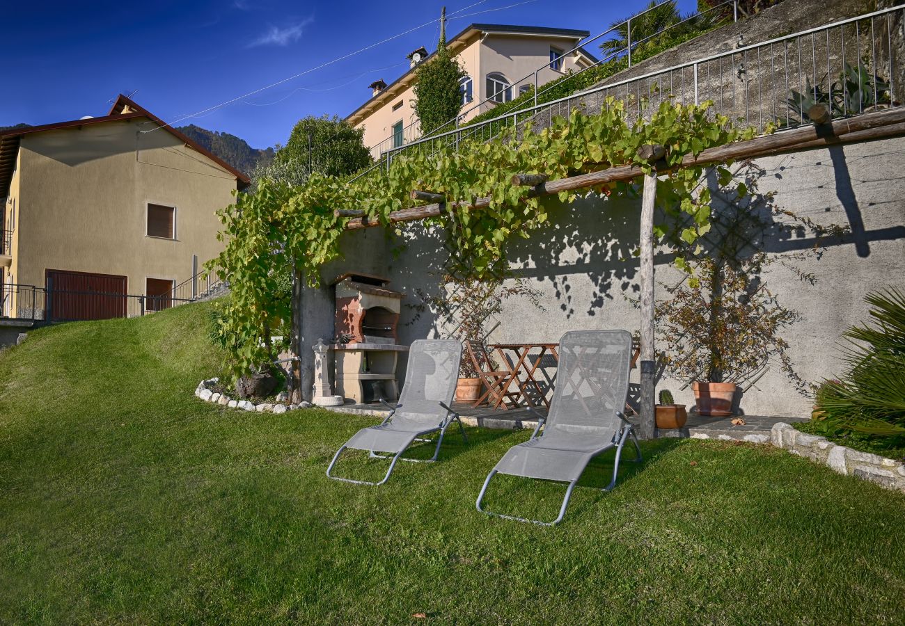 Ferienwohnung in Tignale - Villa Ornella - La Terrazza Theater Home, im historischem Zentrum mit wunderschönem Seeblick Ferienwohnung in Tignale - Villa Ornella - La Terrazza Theater Home, im historischem Zentrum mit wunderschönem Seeblick