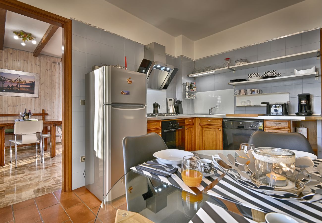 Ferienwohnung in Tignale - Villa Ornella - La Terrazza Theater Home, im historischem Zentrum mit wunderschönem Seeblick Ferienwohnung in Tignale - Villa Ornella - La Terrazza Theater Home, im historischem Zentrum mit wunderschönem Seeblick