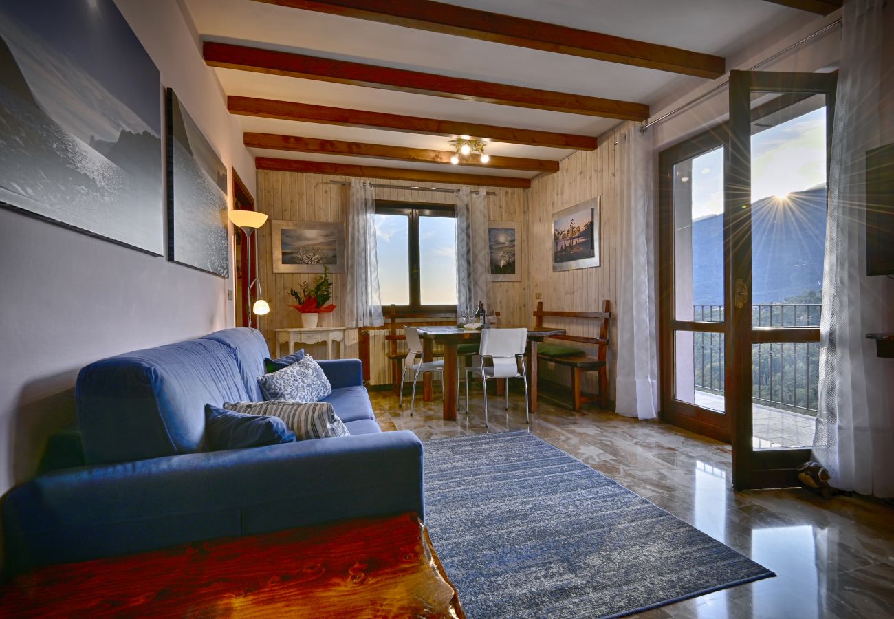 Ferienwohnung in Tignale - Villa Ornella - La Terrazza Theater Home, im historischem Zentrum mit wunderschönem Seeblick Ferienwohnung in Tignale - Villa Ornella - La Terrazza Theater Home, im historischem Zentrum mit wunderschönem Seeblick