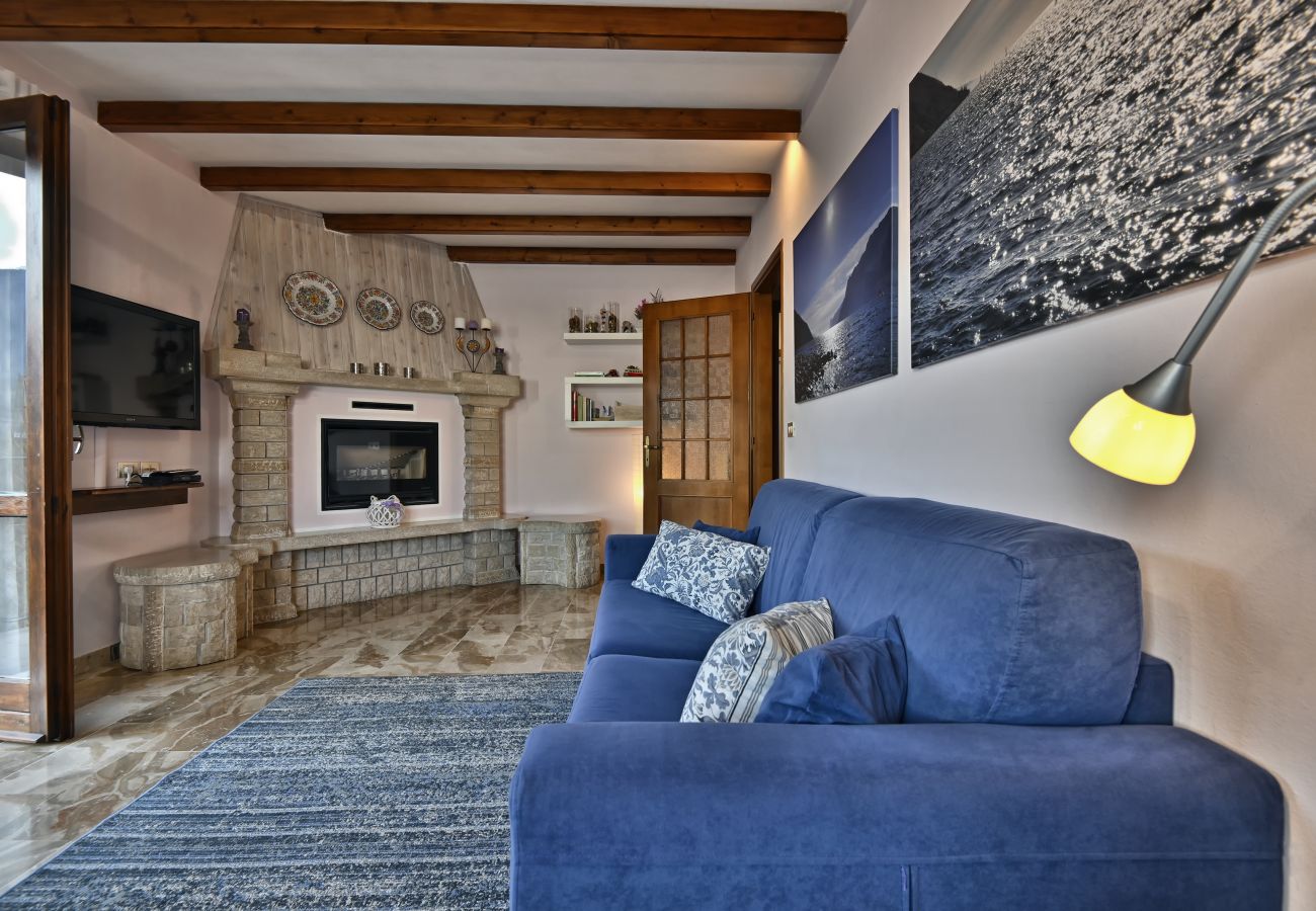 Ferienwohnung in Tignale - Villa Ornella - La Terrazza Theater Home, im historischem Zentrum mit wunderschönem Seeblick Ferienwohnung in Tignale - Villa Ornella - La Terrazza Theater Home, im historischem Zentrum mit wunderschönem Seeblick