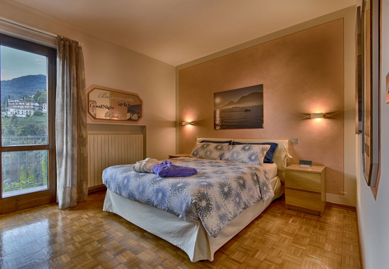 Ferienwohnung in Tignale - Villa Ornella - La Terrazza Theater Home, im historischem Zentrum mit wunderschönem Seeblick Ferienwohnung in Tignale - Villa Ornella - La Terrazza Theater Home, im historischem Zentrum mit wunderschönem Seeblick