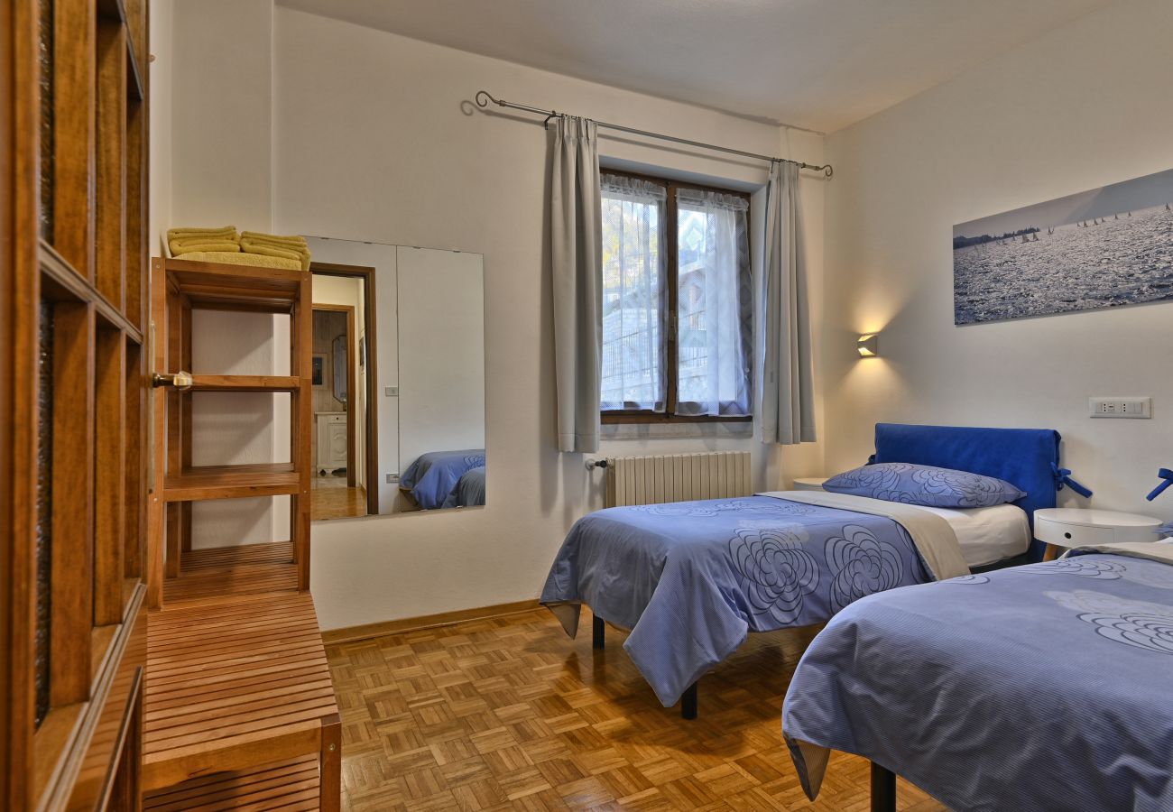 Ferienwohnung in Tignale - Villa Ornella - La Terrazza Theater Home, im historischem Zentrum mit wunderschönem Seeblick Ferienwohnung in Tignale - Villa Ornella - La Terrazza Theater Home, im historischem Zentrum mit wunderschönem Seeblick