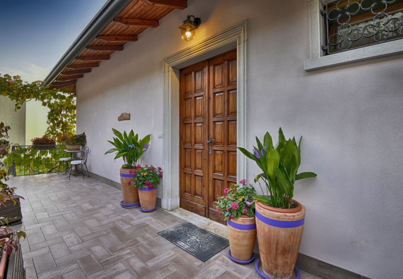 Ferienwohnung in Tignale - Villa Ornella - La Terrazza Theater Home, im historischem Zentrum mit wunderschönem Seeblick Ferienwohnung in Tignale - Villa Ornella - La Terrazza Theater Home, im historischem Zentrum mit wunderschönem Seeblick