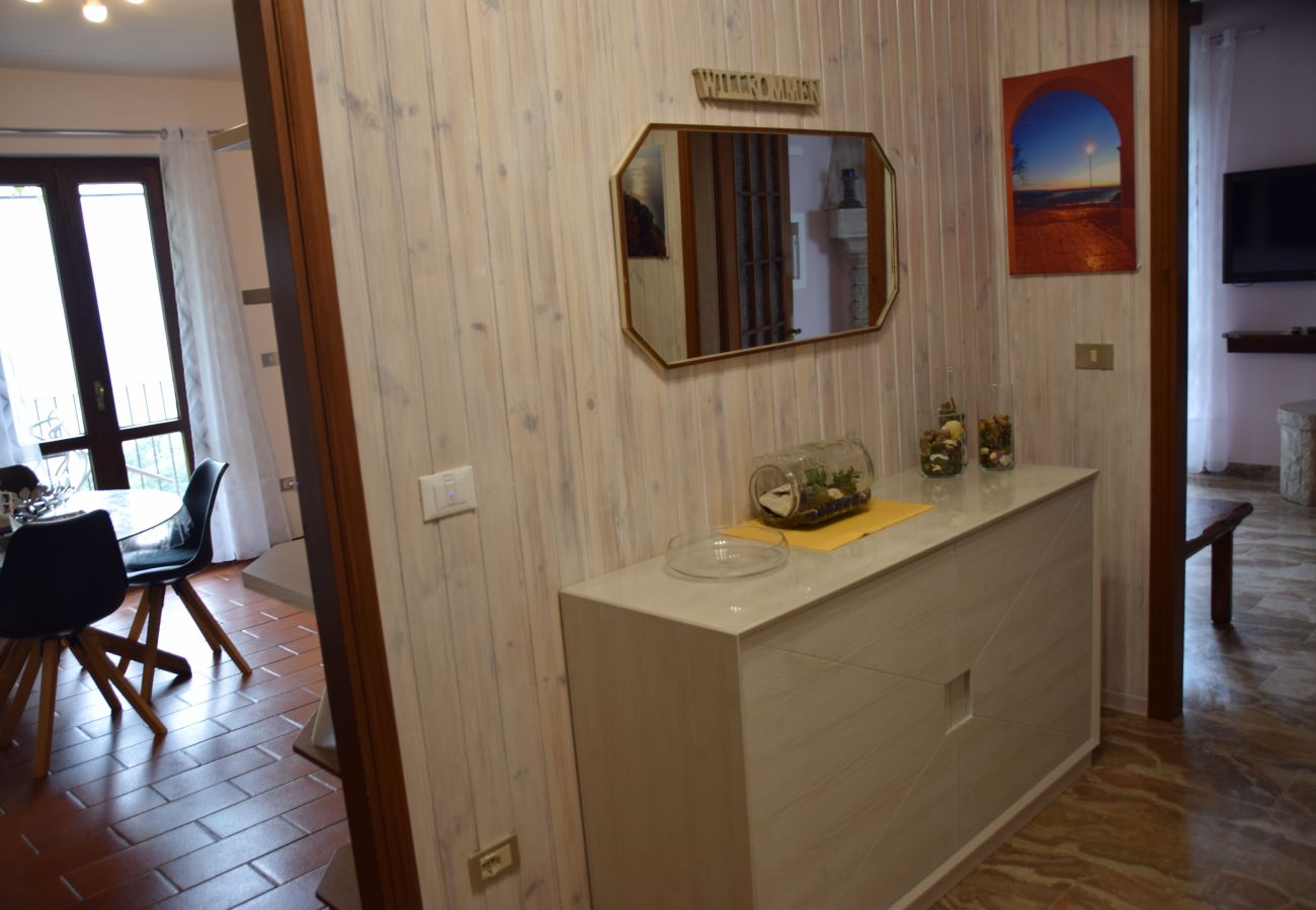 Ferienwohnung in Tignale - Villa Ornella - La Terrazza Theater Home, im historischem Zentrum mit wunderschönem Seeblick Ferienwohnung in Tignale - Villa Ornella - La Terrazza Theater Home, im historischem Zentrum mit wunderschönem Seeblick