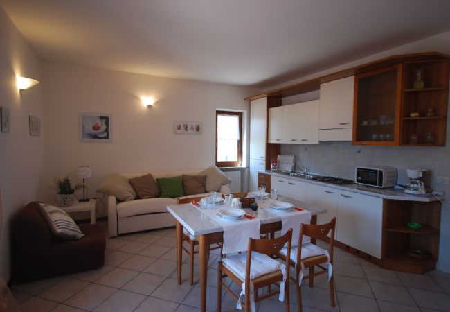Ferienwohnung in Tignale - Michela 2 - Theater Home, mit Seeblick Ferienwohnung in Tignale - Michela 2 - Theater Home, mit Seeblick