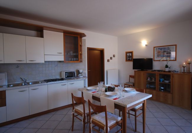 Ferienwohnung in Tignale - Michela 2 - Theater Home, mit Seeblick Ferienwohnung in Tignale - Michela 2 - Theater Home, mit Seeblick