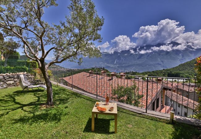 Ferienwohnung in Tignale - Angelica 5 by Theater Home, mit eingezäuntem Garten und Seeblick Ferienwohnung in Tignale - Angelica 5 by Theater Home, mit eingezäuntem Garten und Seeblick