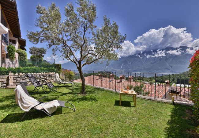 Ferienwohnung in Tignale - Angelica 5 by Theater Home, mit eingezäuntem Garten und Seeblick Ferienwohnung in Tignale - Angelica 5 by Theater Home, mit eingezäuntem Garten und Seeblick
