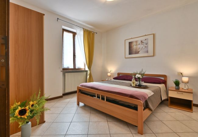 Ferienwohnung in Tignale - Angelica 5 by Theater Home, mit eingezäuntem Garten und Seeblick Ferienwohnung in Tignale - Angelica 5 by Theater Home, mit eingezäuntem Garten und Seeblick