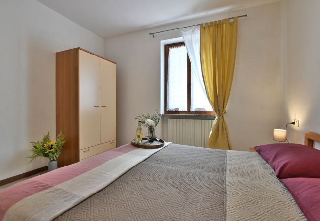 Ferienwohnung in Tignale - Angelica 5 by Theater Home, mit eingezäuntem Garten und Seeblick Ferienwohnung in Tignale - Angelica 5 by Theater Home, mit eingezäuntem Garten und Seeblick
