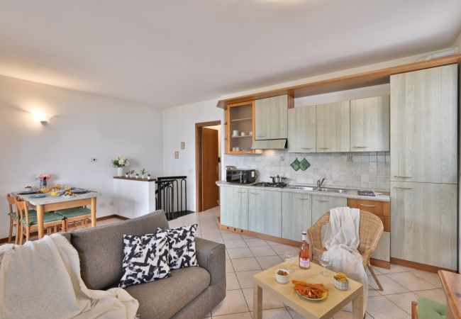 Ferienwohnung in Tignale - Angelica 5 by Theater Home, mit eingezäuntem Garten und Seeblick Ferienwohnung in Tignale - Angelica 5 by Theater Home, mit eingezäuntem Garten und Seeblick