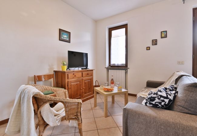 Ferienwohnung in Tignale - Angelica 5 by Theater Home, mit eingezäuntem Garten und Seeblick Ferienwohnung in Tignale - Angelica 5 by Theater Home, mit eingezäuntem Garten und Seeblick