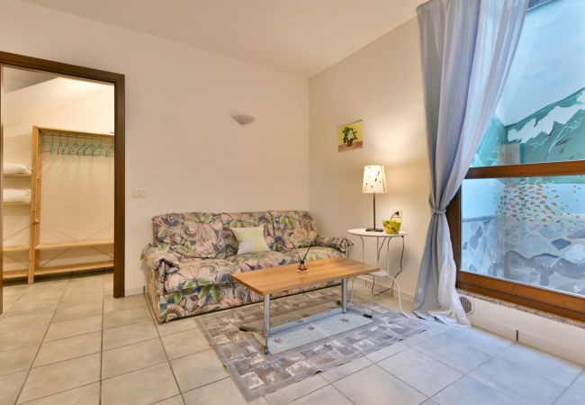 Ferienwohnung in Tignale - Angelica 5 by Theater Home, mit eingezäuntem Garten und Seeblick Ferienwohnung in Tignale - Angelica 5 by Theater Home, mit eingezäuntem Garten und Seeblick