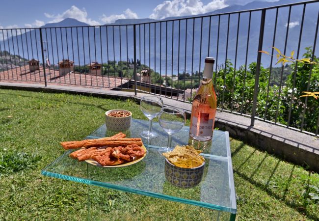 Ferienwohnung in Tignale - Michela 4 - Theater Home, mit privatem Garten und Seeblick Ferienwohnung in Tignale - Michela 4 - Theater Home, mit privatem Garten und Seeblick