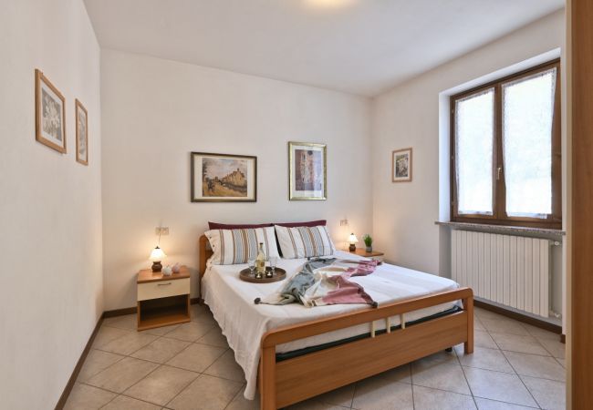 Ferienwohnung in Tignale - Michela 4 - Theater Home, mit privatem Garten und Seeblick Ferienwohnung in Tignale - Michela 4 - Theater Home, mit privatem Garten und Seeblick