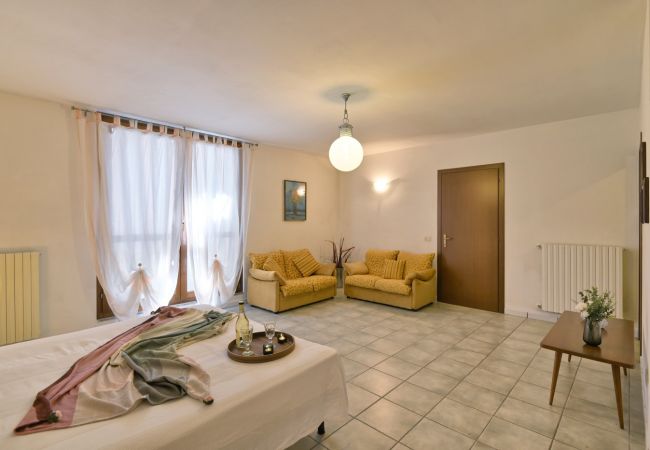 Ferienwohnung in Tignale - Michela 4 - Theater Home, mit privatem Garten und Seeblick Ferienwohnung in Tignale - Michela 4 - Theater Home, mit privatem Garten und Seeblick
