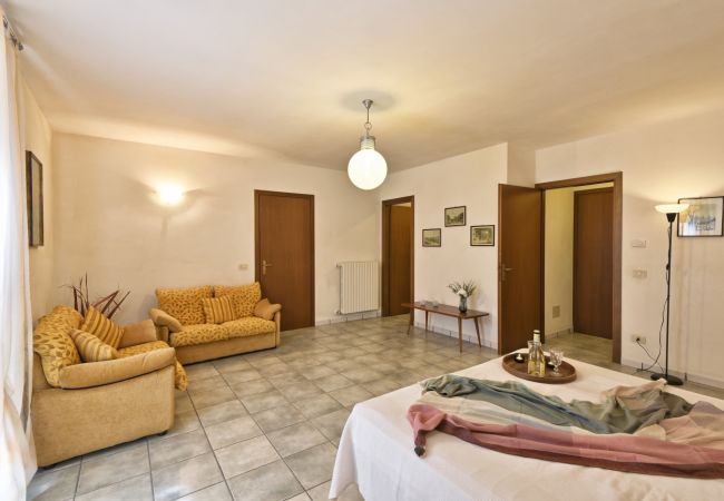 Ferienwohnung in Tignale - Michela 4 - Theater Home, mit privatem Garten und Seeblick Ferienwohnung in Tignale - Michela 4 - Theater Home, mit privatem Garten und Seeblick