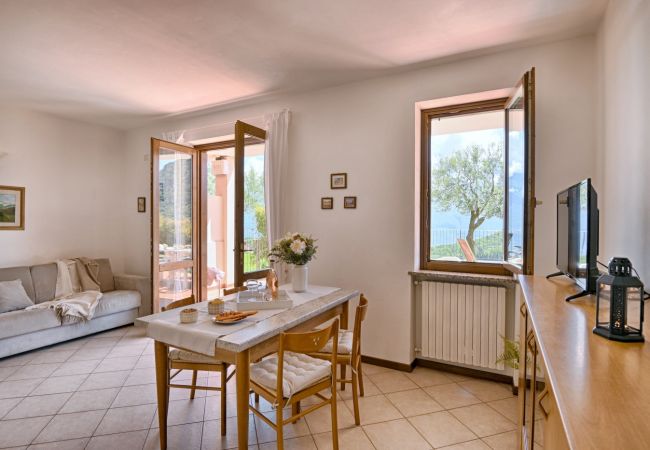 Ferienwohnung in Tignale - Michela 4 - Theater Home, mit privatem Garten und Seeblick Ferienwohnung in Tignale - Michela 4 - Theater Home, mit privatem Garten und Seeblick
