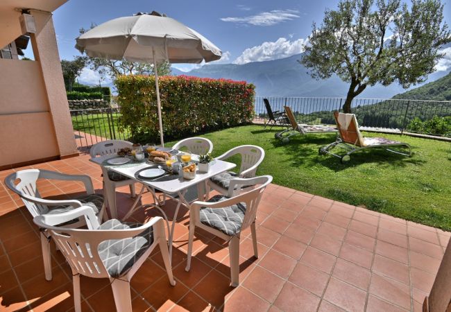 Ferienwohnung in Tignale - Michela 4 - Theater Home, mit privatem Garten und Seeblick Ferienwohnung in Tignale - Michela 4 - Theater Home, mit privatem Garten und Seeblick
