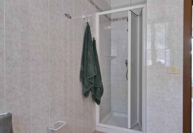 Ferienwohnung in Tignale - Michela 4 - Theater Home, mit privatem Garten und Seeblick Ferienwohnung in Tignale - Michela 4 - Theater Home, mit privatem Garten und Seeblick