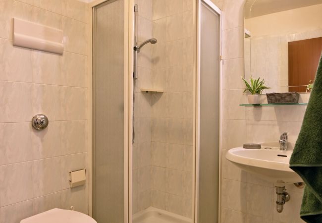 Ferienwohnung in Tignale - Michela 4 - Theater Home, mit privatem Garten und Seeblick Ferienwohnung in Tignale - Michela 4 - Theater Home, mit privatem Garten und Seeblick