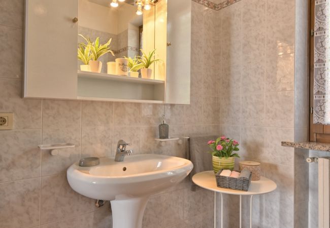 Ferienwohnung in Tignale - Michela 4 - Theater Home, mit privatem Garten und Seeblick Ferienwohnung in Tignale - Michela 4 - Theater Home, mit privatem Garten und Seeblick