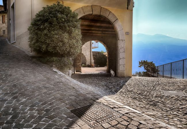 Ferienwohnung in Tignale - Rustico Kristi - Theater Home, mit wunderschönem Seeblick Ferienwohnung in Tignale - Rustico Kristi - Theater Home, mit wunderschönem Seeblick