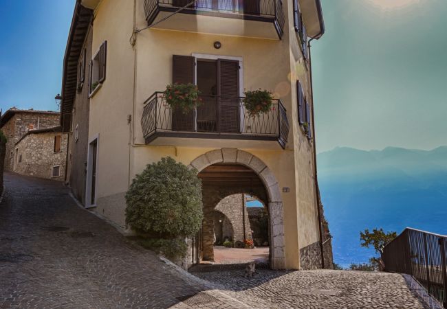 Ferienwohnung in Tignale - Rustico Kristi - Theater Home, mit wunderschönem Seeblick Ferienwohnung in Tignale - Rustico Kristi - Theater Home, mit wunderschönem Seeblick