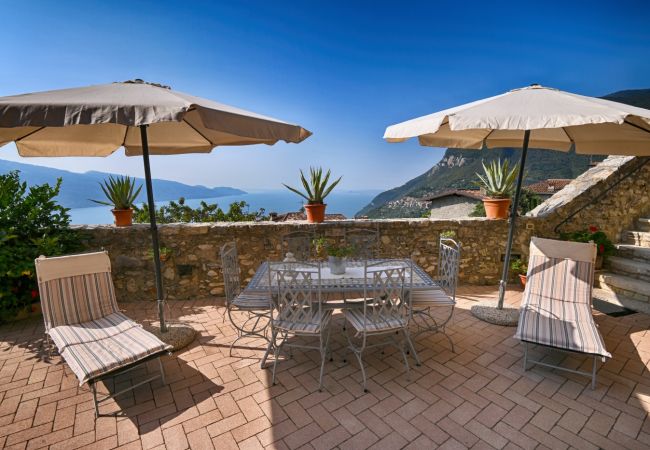Ferienwohnung in Tignale - Rustico Kristi - Theater Home, mit wunderschönem Seeblick Ferienwohnung in Tignale - Rustico Kristi - Theater Home, mit wunderschönem Seeblick