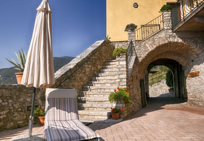 Ferienwohnung in Tignale - Rustico Kristi - Theater Home, mit wunderschönem Seeblick Ferienwohnung in Tignale - Rustico Kristi - Theater Home, mit wunderschönem Seeblick